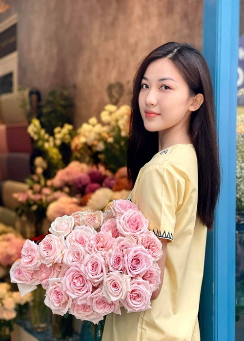 Cách đây không lâu, Lương Thanh trải lòng, cô đã gặp những người gần như hoàn hảo theo đuổi nhưng cô thuộc tuýp người hơi khó mở lòng và hướng nội. “Cứ quay xong phim là tôi về, không giao lưu và cũng ít gặp gỡ. Nên cũng ít mối quan hệ”, nữ diễn viên chia sẻ trên Vietnamnet.