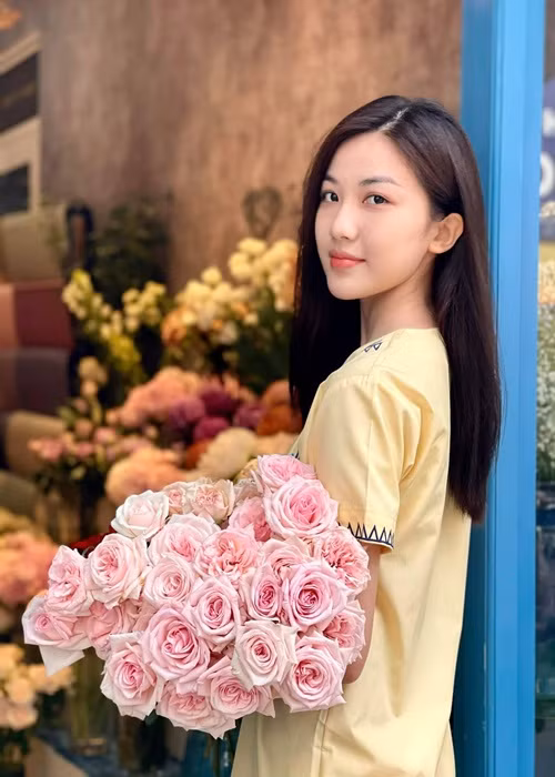 Cách đây không lâu, Lương Thanh trải lòng, cô đã gặp những người gần như hoàn hảo theo đuổi nhưng cô thuộc tuýp người hơi khó mở lòng và hướng nội. “Cứ quay xong phim là tôi về, không giao lưu và cũng ít gặp gỡ. Nên cũng ít mối quan hệ”, nữ diễn viên chia sẻ trên Vietnamnet.