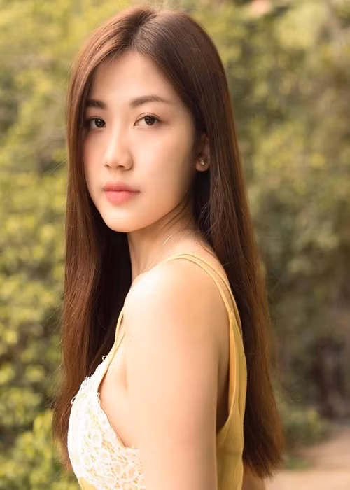 Lương Thanh từng nhận được nhiều tin nhắn khiếm nhã. Cô chọn bỏ qua, không phản hồi. Còn khi nhận được bình luận ác ý rằng phải đổi tình lấy vai diễn, Lương Thanh từng khóc rất nhiều. Cô khẳng định luôn đi lên bằng chính thực lực.