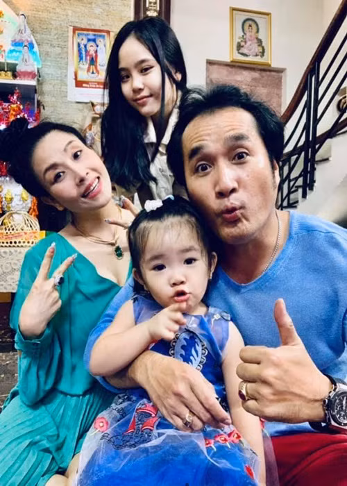 Cuối năm 2018, Kiều Oanh tiết lộ cô đã sang tên toàn bộ tài sản cho hai con gái.