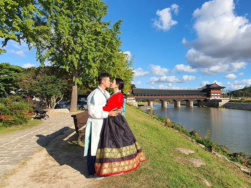 Vợ chồng MC Anh Tuấn có sở thích đi du lịch.