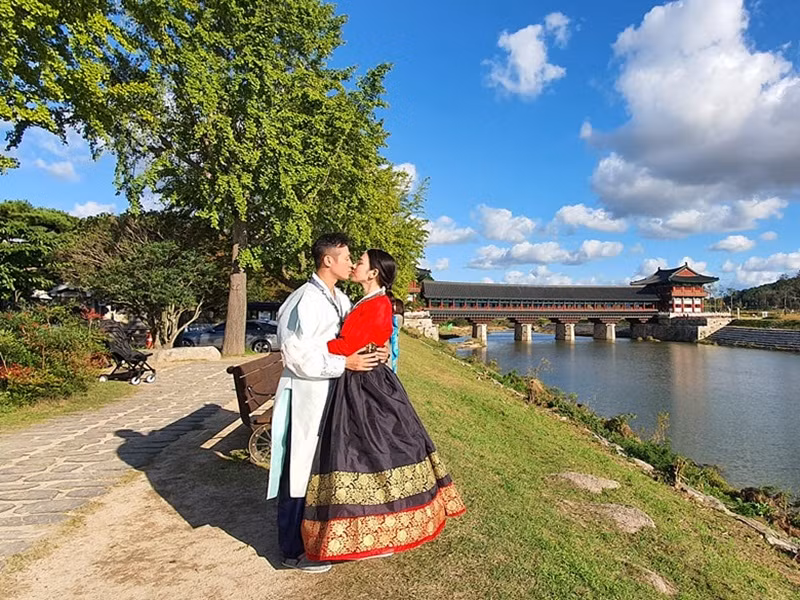 Vợ chồng MC Anh Tuấn có sở thích đi du lịch.