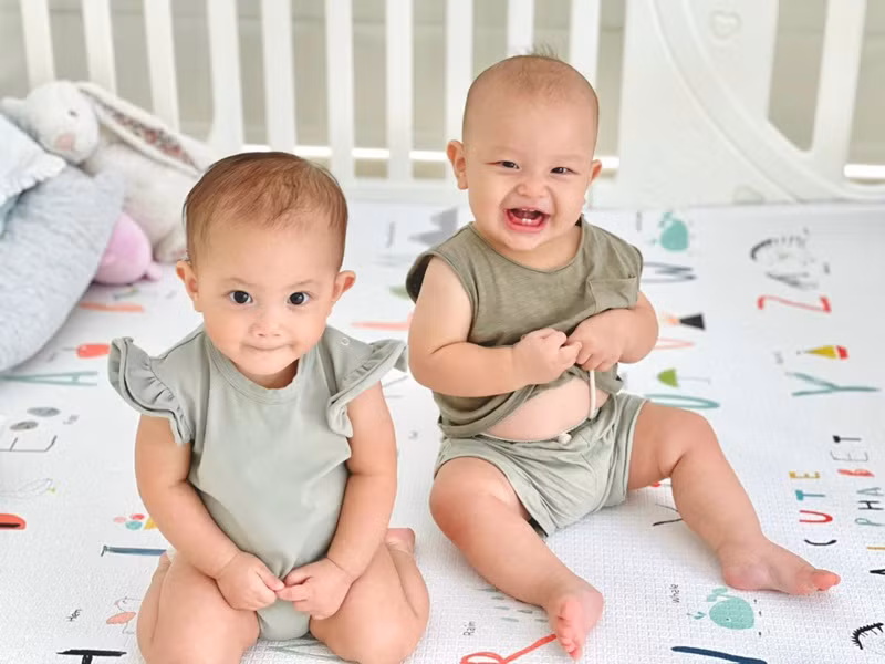 Cặp sinh non nhà Hồ Ngọc Hà - Kim Lý hiện tại bụ bẫm, đáng yêu.