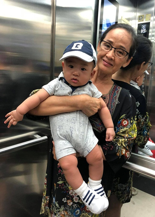 Thúy Diễm dường như rất được lòng mẹ chồng.