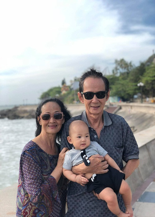 “Công việc tôi luôn được ông xã ủng hộ. Ngay cả ba mẹ chồng của Thúy Diễm cũng rất tôn trọng các con. Thậm chí còn góp ý cho tôi sau khi xem phim. Bố mẹ cũng “giành" luôn trách nhiệm chăm sóc cho bé để hai vợ chồng có thể thỏa sức thực hiện được những ước mơ của mình”, Thúy Diễm bày tỏ.