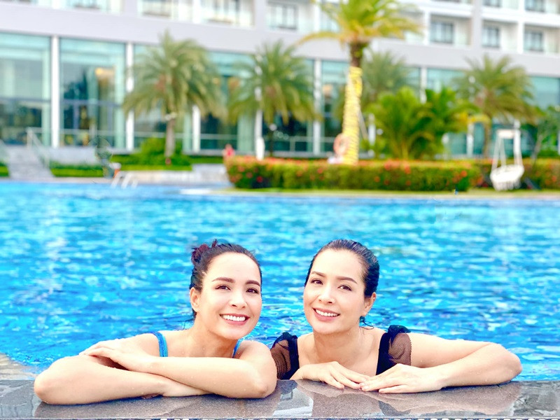 Ngoài thời gian chăm sóc gia đình, Thúy Hạnh tập luyện thể thao. Cô tập gym, đạp xe, bơi, đi bộ.