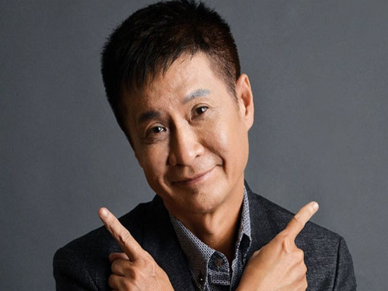 Bà xã giáo viên của Lê Hoàng cũng không bao giờ hỏi về công việc của chồng. “Kể cả bây giờ, tôi nhấc điện thoại gọi cô ấy bảo, anh đi Vũng Tàu nhé, mai về là cô ấy ừ rồi tắt máy. Không hỏi đi lúc nào, đi với ai, đi vì lý do gì, khi nào về”, anh cho biết. Ảnh: Vietnamnet