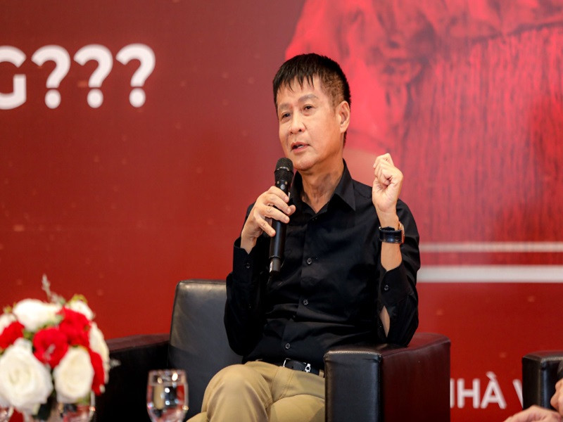 Vợ của Lê Hoàng dường như không phải lo toan cho những việc trong nhà vì Lê Hoàng là người đi chợ, đưa đón con đi học, đóng tiền điện. Ảnh: Saostar