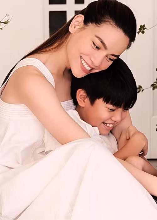 Trong phim tài liệu Let's talk about love - Rồi một ngày Hà nói về tình yêu, khi gọi điện cho con trai Subeo - lúc đó đang ở cạnh Hồ Ngọc Hà, Cường Đô la nói với vợ cũ: ""Chúc mừng mẹ Hà. Sinh đôi luôn". Ảnh: Vietnamnet