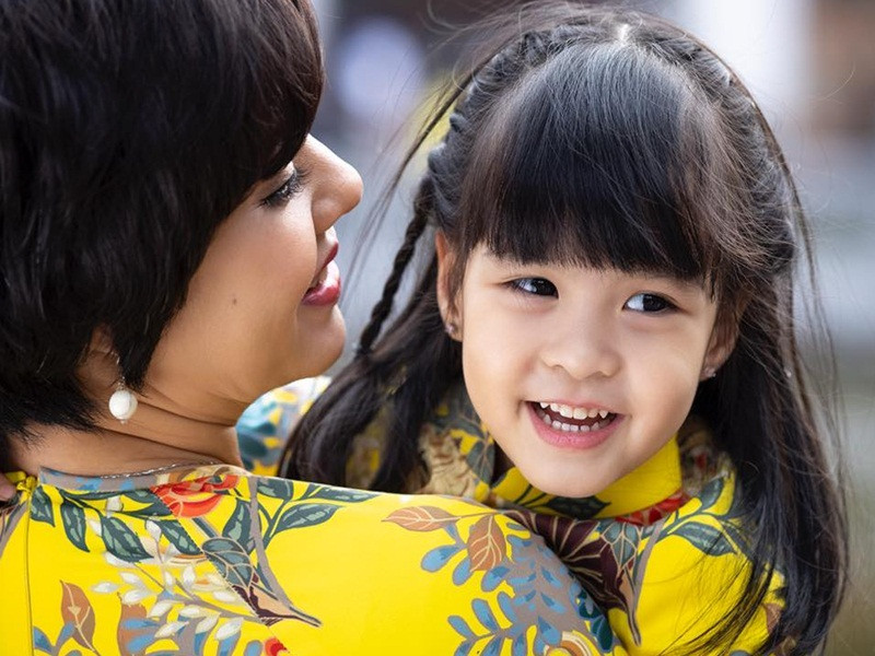 Con gái thứ hai của Diễm Quỳnh nay lớn phổng phao, có vẻ ngoài vô cùng xinh xắn.