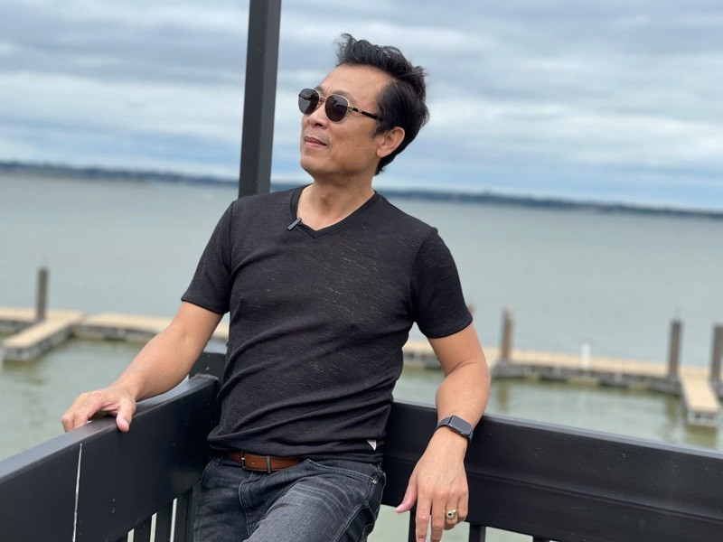 Vân Sơn hiện tại hoạt động nghệ thuật ở Mỹ.