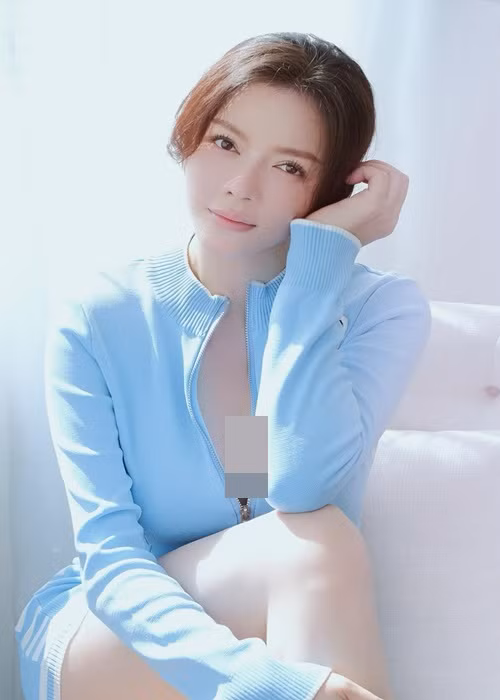 Lý Nhã Kỳ độc thân sau mối tình 9 năm với bạn trai giấu mặt tan vỡ năm 2019.