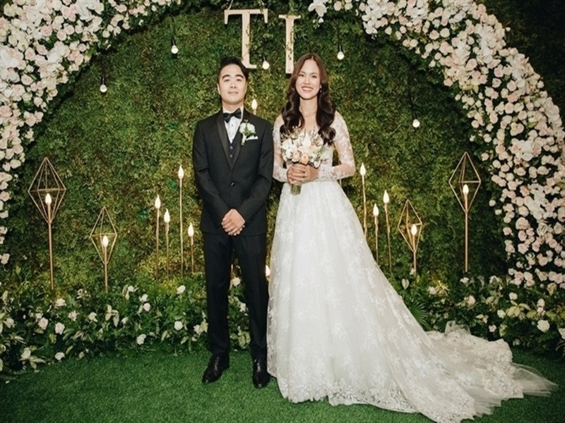 Tháng 8/2018, Tuyết Lan tổ chức đám cưới với bạn trai - doanh nhân Phan Tâm sau 3 năm công khai hẹn hò. Tuy nhiên, cặp đôi ly hôn vào tháng 9/2019 do khác biệt tính cách, trái ngược quan điểm sống. Ảnh: VTC