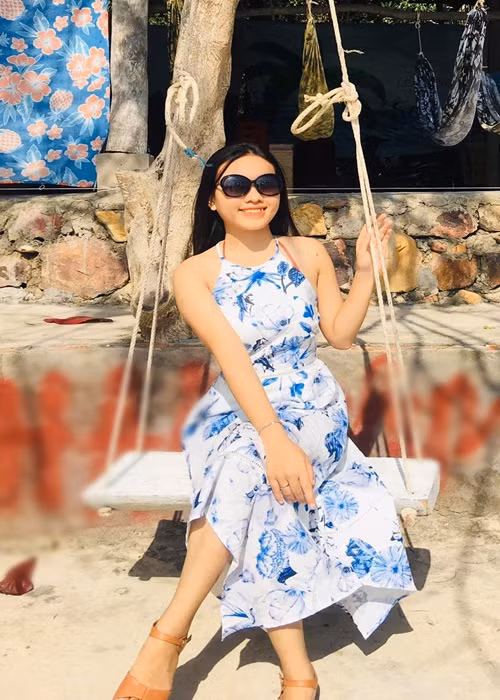 Hiện tại ở tuổi 18, con gái nuôi Phi Nhung là thiếu nữ yêu kiều, xinh đẹp.