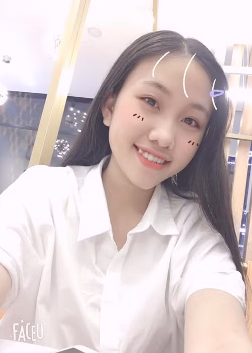  Phi Nhung nhận Thiêng Ngân làm con nuôi, truyền nghề với dòng nhạc dân ca, cải lương.