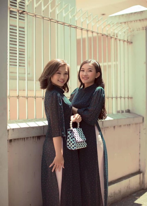 Ngoài học giỏi, Thiêng Ngân còn hát hay. Năm 2016, em lọt top 30 cuộc thi Solo cùng bolero.