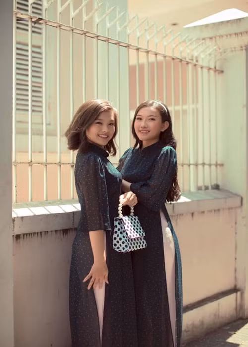 Ngoài học giỏi, Thiêng Ngân còn hát hay. Năm 2016, em lọt top 30 cuộc thi Solo cùng bolero.