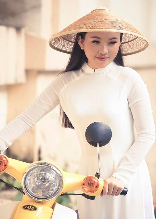 Thiêng Ngân vừa vui mừng thông báo trúng tuyển Đại học Kinh tế Tài chính TP.HCM. Trước đó, con gái nuôi Phi Nhung có điểm tốt nghiệp là 8.56.