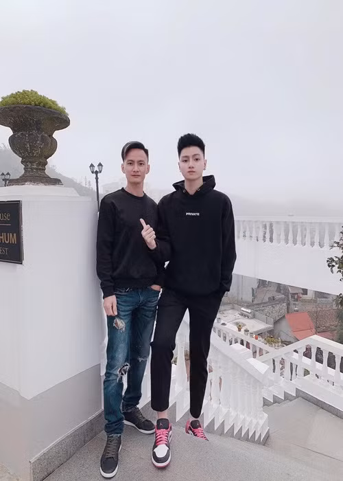 Con trai của Hạ Vy cao hơn cả bố.