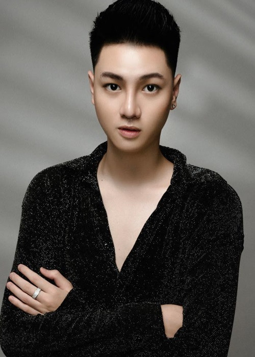 Về chuyện tình cảm của Đức Huy, vợ chồng Hạ Vy chủ trương không quan tâm sâu bởi quan niệm con đã lớn và có quyền sống cho riêng mình. Hiện tại, trên trang cá nhân, Đức Huy để trạng thái đang hẹn hò.