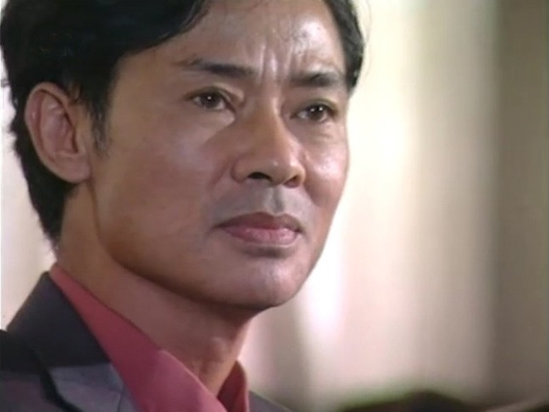 Nghệ sĩ Dũng Nhi vào vai thứ trưởng Cao Đức Cẩm trong “Chạy án”. Ngoài dự án này, ông còn đóng “Bí thư tỉnh ủy”, “Đàn trời”, “Mùa lá rụng”. Nghệ sĩ Dũng Nhi kín tiếng về hôn nhân. Theo Vnexpress, ông có hai con, con trai cả là nghệ sĩ múa Lê Vũ Long, con gái là tiếp viên hàng không, định cư ở nước ngoài. Ảnh: Dân Việt