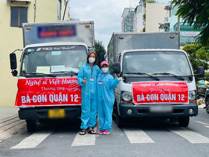 Mới đây, rộ tin đồn Việt Hương nhận tiền quyên góp từ nước ngoài. Tuy nhiên, CEO trung tâm Thúy Nga phủ nhận tin đồn này. Bà Marie To cho biết, Việt Hương không nhận tiền quyên góp mà chỉ đề nghị dùng tiền mua máy thở cho bệnh viện ở TP.HCM.