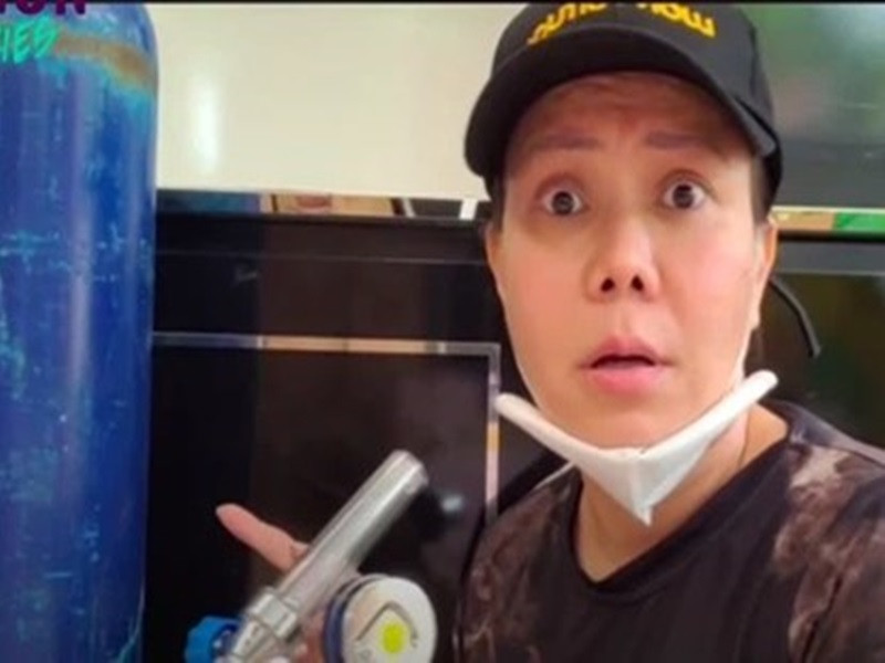 Việt Hương từng bị đồn đòi 1,5 triệu đồng mới giao bình oxy. Tuy nhiên, cô phủ nhận tin đồn này. Cũng theo Việt Hương, một số người không trả bình oxy mà bán lấy tiền vì vậy cô phun sơn lên các bình oxy, đánh dấu rõ ràng đây là dụng cụ từ thiện.