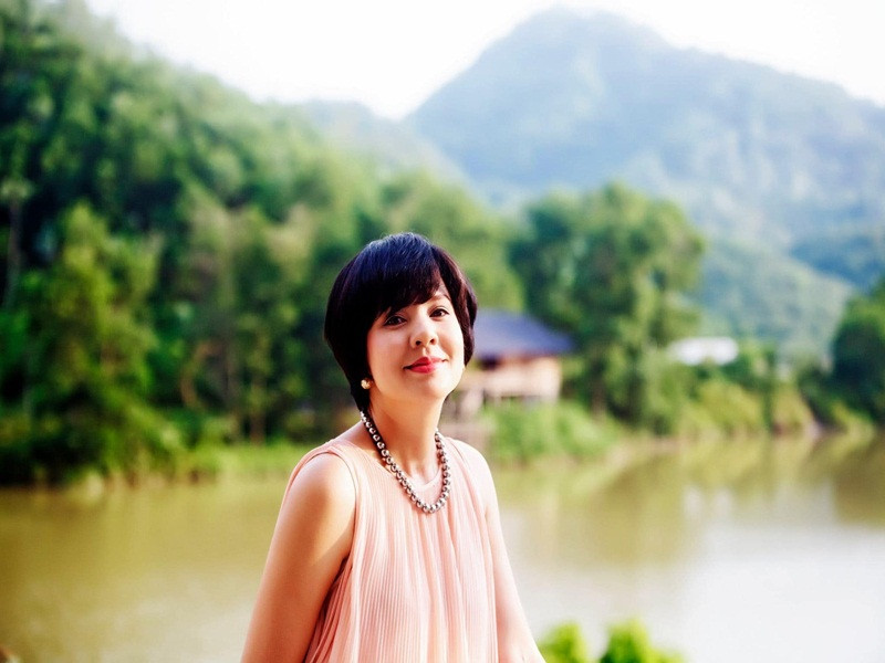 Nữ MC nhớ lại khi mới vào VTV, cô thường tự trang điểm, lựa chọn trang phục.