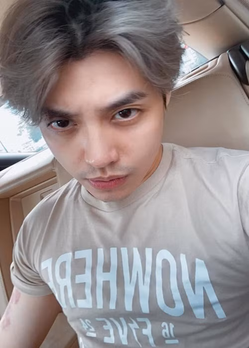 Trước ồn ào phát ngôn chơi chữ nhạy cảm, Noo Phước Thịnh vạ miệng không ít lần. Năm 2017, trong một lần livestream, bị một số khán giả bình phẩm không hay về nhan sắc, nam ca sĩ không ngại ngần mắng mỏ antifan: “Có mấy bạn lên cảm thấy rất bất mãn với việc mình đẹp hay sao ấy nên phải dìm cho bằng được. Tại sao phải làm như vậy? Nếu các bạn cảm thấy mình rảnh quá thì hãy đi làm việc gì có ích đi như nhặt rác ngoài sân vậy, như là đi chùi toilet chứ tại sao phải chui lên đây bình luận không hay như vậy làm gì?”.