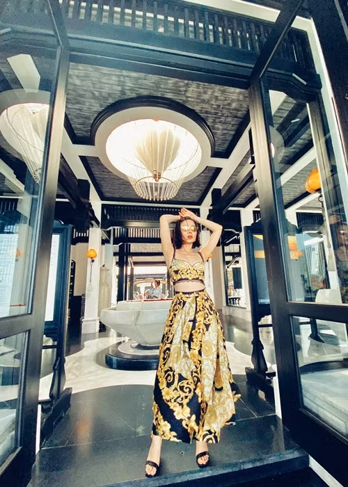 Khi đi du lịch, nữ ca sĩ thường xuyên chọn chỗ sang chảnh.