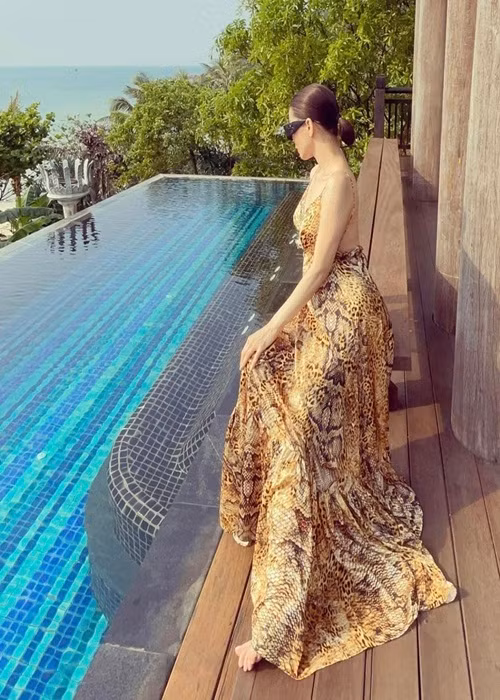 Lệ Quyên là một trong những nghệ sĩ đắt show nên không khó hiểu khi cô có cuộc sống xa hoa.