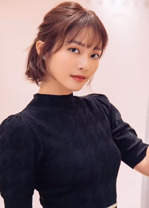 Theo Khả Ngân, cô và người yêu luôn nghĩ tới điều tích cực để cả hai cùng nhau tốt lên. Về danh tính và hình ảnh bạn trai, nữ diễn viên phim “11 tháng 5 ngày” không tiết lộ.