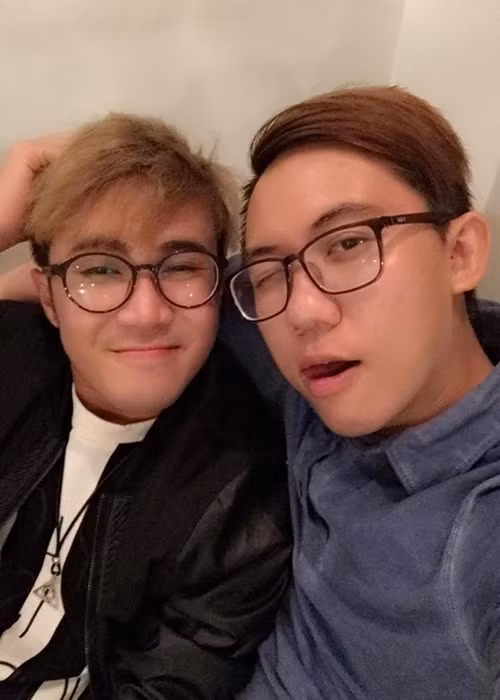 “Anh ấy góp 50% công sức vào thành quả của tôi. Là nghệ sĩ, tôi chỉ bay bổng với các ý tưởng nghệ thuật, vai diễn. Còn chuyện show diễn, tính toán kinh tế, sản xuất thế nào đều do anh Tú lo", Huỳnh Lập nói.