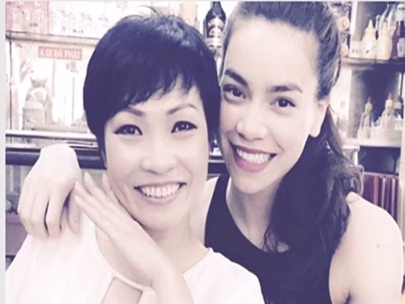 Năm 2004, Phương Thanh vướng tin đồn đánh ghen với Hồ Ngọc Hà giùm Thu Phương. Chị Chanh khẳng định không hề tát Hà Hồ mặc dù thời đó cô và Thu Phương chơi rất thân với nhau. Sau đó, dù Phương Thanh nhiều lần giải thích trên mặt báo nhưng tin đồn vẫn tồn tại. Năm 2015, Phương Thanh đăng tải hình ảnh Hồ Ngọc Hà kèm dòng tâm sự: “Chị có tát em cái nào đâu? Tại sao mọi người cứ cho nó biến thành "sự thật", bi kịch hóa vấn đề giữa em và chị lên thế này”. Ở phần bình luận, Hà Hồ cảm ơn Phương Thanh.