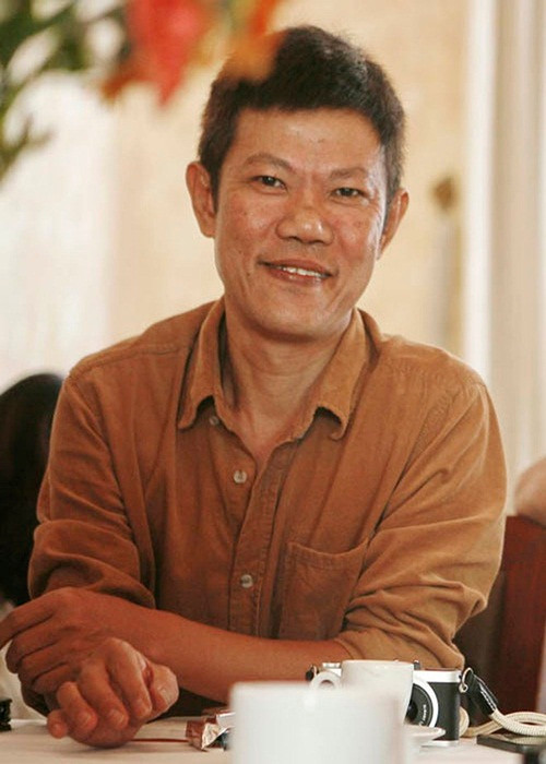 Năm 2013, nhạc sĩ Quốc Bảo bất ngờ lên tiếng về phát ngôn “Chắc anh Bảo vẫn ghét tôi” của Thủy Tiên. “Tôi xem lại những tản văn mình đã viết về Tiên, không tìm ra chi tiết nào chứng tỏ tôi ghét Tiên cả. Ghét, không nằm trong hệ cảm xúc của tôi. Người ngoài còn không, huống hồ người đã đi cùng mình một đoạn đường đời. Tôi khẳng định rằng không có bất kỳ lý do gì để ác cảm với cô. Tôi chỉ "xếp lại" một đoạn đời có cô (2004 - 2006) và mở sang chương mới”, anh nói. Ảnh: An ninh thủ đô