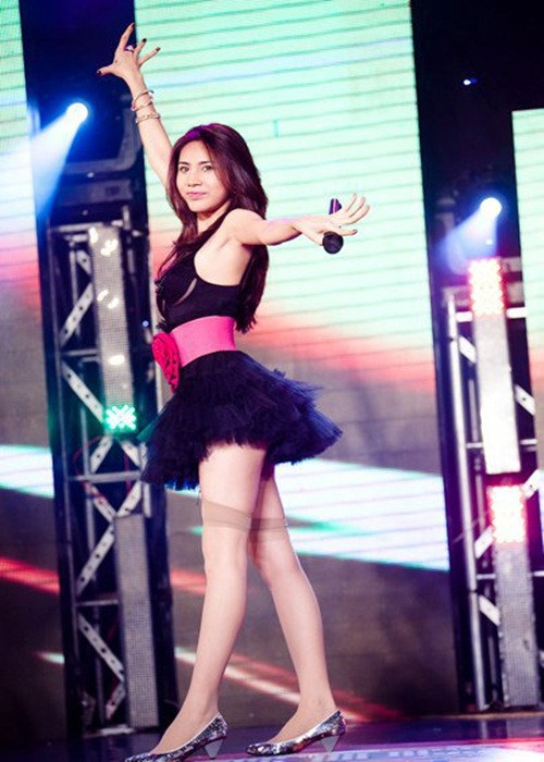 Khoảng thời gian 2004 - 2006, Quốc Bảo giúp đỡ Thủy Tiên phát hành CD. Sau một thời gian ngắn làm việc chung, Thủy Tiên và nhạc sĩ Quốc Bảo nảy sinh tình cảm. Thủy Tiên cho biết, cô bị choáng trước người đàn ông như nhạc sĩ Quốc Bảo.