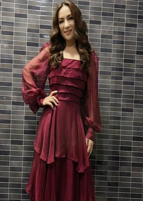 Trong một chương trình tháng 3/2021, Phi Nhung chia sẻ, đã 12 năm qua, cô không hẹn hò với một người đàn ông nào. Nữ ca sĩ tâm sự do rất hiếm khi đi chơi nên hiện tại không có ai theo đuổi.