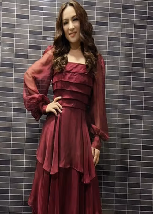 Trong một chương trình tháng 3/2021, Phi Nhung chia sẻ, đã 12 năm qua, cô không hẹn hò với một người đàn ông nào. Nữ ca sĩ tâm sự do rất hiếm khi đi chơi nên hiện tại không có ai theo đuổi.