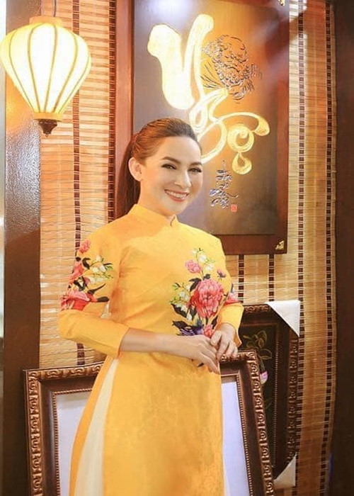 Phi Nhung vẫn giữ quan điểm sẽ không kết hôn. “Thật sự, đến già tôi vẫn không kết hôn. Nếu lấy chồng thì tôi đã lấy sớm, chứ giờ lấy làm gì nữa đâu”, Phi Nhung tâm sự trên Lao động tháng 3/2021.