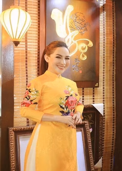 Phi Nhung vẫn giữ quan điểm sẽ không kết hôn. “Thật sự, đến già tôi vẫn không kết hôn. Nếu lấy chồng thì tôi đã lấy sớm, chứ giờ lấy làm gì nữa đâu”, Phi Nhung tâm sự trên Lao động tháng 3/2021.