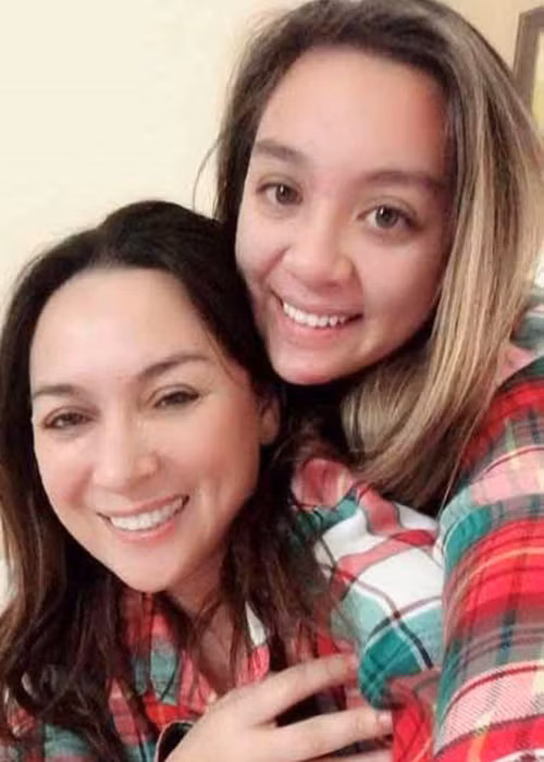 Năm 1992, Phi Nhung sinh con gái Wendy nhưng giấu chuyện này suốt nhiều năm. Nữ ca sĩ chia tay bố của con gái vì tình cũ không thích cô đi hát còn Phi Nhung lại rất đam mê nghệ thuật.