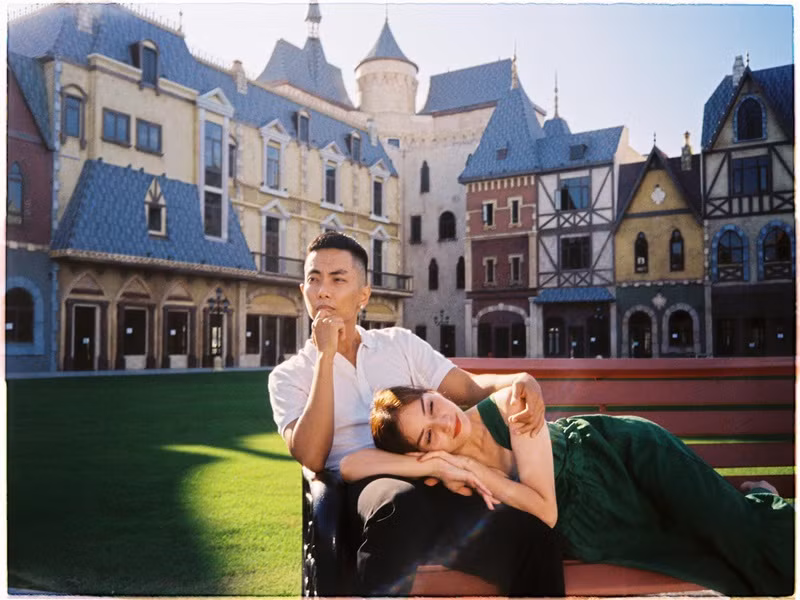 Trong cuộc phỏng vấn trên Pháp luật Việt Nam, Khánh Thi tâm sự, cô thích nhất ở ông xã tính cách ga lăng, đẹp trai và tâm lý.