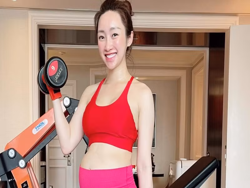 Chi Bảo luôn sát cánh bên Thùy Chang cả ngày, cùng vợ giải quyết công việc. Thùy Chang chia sẻ, ông xã không muốn cô vất vả, áp lực công việc trong lúc bầu bí mà chỉ muốn cô làm cho vui, quên thời gian.