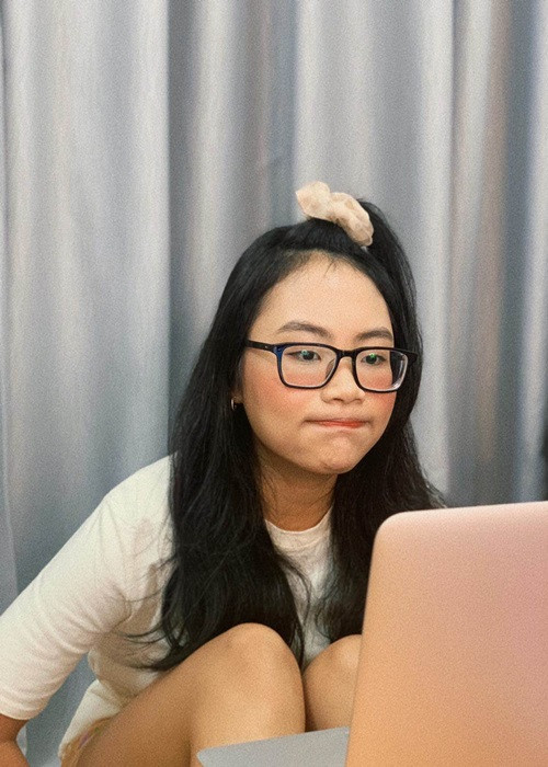 Mới đây, Phương Mỹ Chi than thở việc tăng cân không phanh: "Có ai giống Chi không? Giảm cân miết, số kí giảm từ 46 lên 48, 49... luôn. Thôi không liệt kê nữa!".