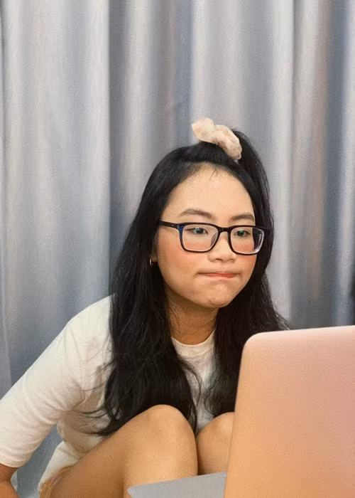 Mới đây, Phương Mỹ Chi than thở việc tăng cân không phanh: "Có ai giống Chi không? Giảm cân miết, số kí giảm từ 46 lên 48, 49... luôn. Thôi không liệt kê nữa!".