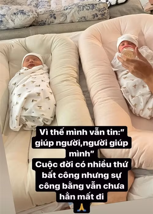 Nữ ca sĩ chia sẻ loạt ảnh những ngày mới sinh của hai con.
