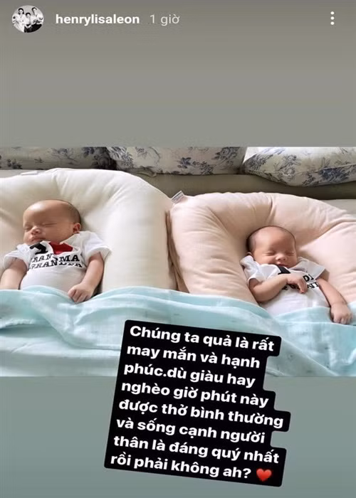 Cặp song sinh của Hồ Ngọc Hà ngày càng bụ bẫm.