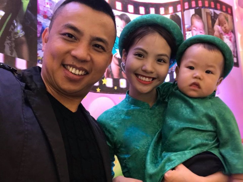 Chí Anh tấm tắc khen bà xã chăm sóc chồng con rất tốt. Còn Khánh Linh tiết lộ cô được chồng cưng chiều.