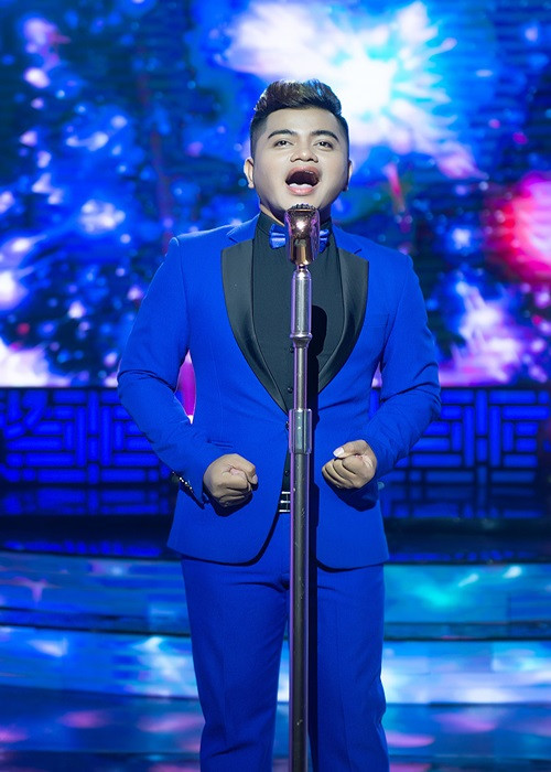 Trước Phi Nhung, không ít nghệ sĩ Việt cũng qua đời vì COVID-19. Y Jang Tuyn là một trong số đó. Nam ca sĩ phát hiện mắc COVID-19 vào đầu tháng 8. Đến ngày 20/9, Y Jang Tuyn ra đi ở tuổi 42.