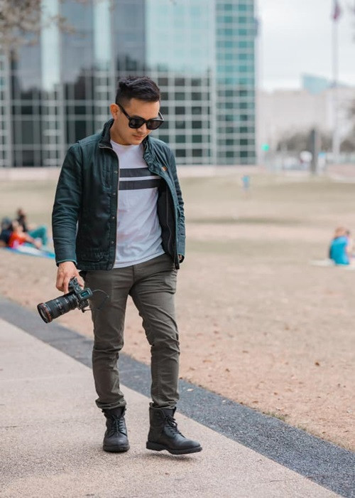 Thành Vinh đam mê nhiếp ảnh nên anh cùng bạn bè mở một studio. Hiện tại, studio của anh hoạt động khá ổn định.